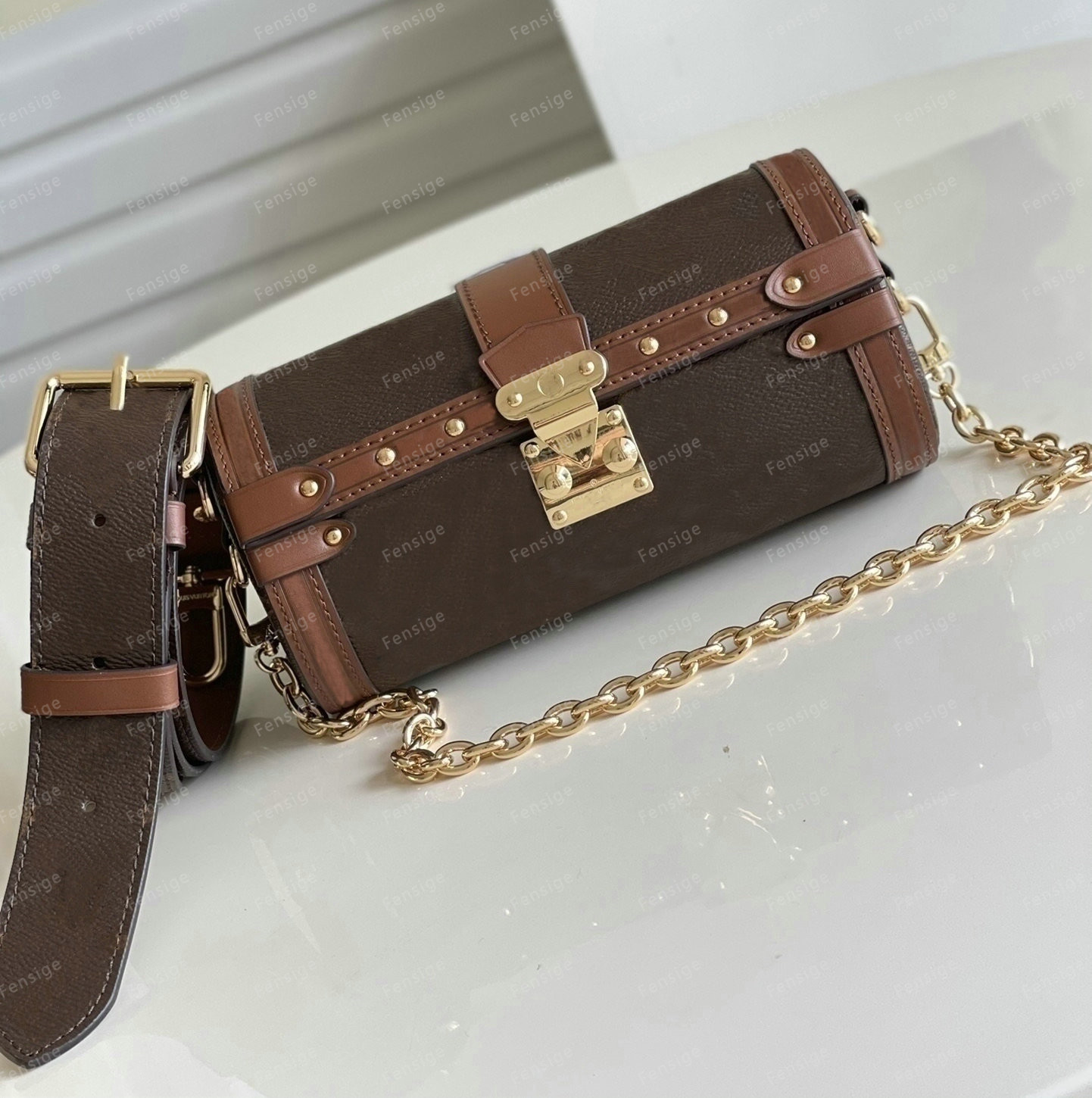 Papillon Trunk Designer Leather Cylinder bags M57835 Summer fashion trends Detachable strap Clutch Gold Chains two Straps Mini Cross Body Ba
Papillon Trunk Designer Leather Cylinder bags M57835 Summer fashion trends Detachable strap Clutch Gold Chains two Straps Mini Cross Body Ba