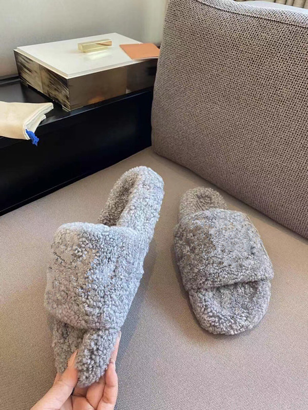 2021 slipper Designer Slides Slippers designers sandals Indoor Hotel fashion Moccasins Women Plush PVC PU non slip wear resisting High quali, Black
2021 slipper Designer Slides Slippers designers sandals Indoor Hotel fashion Moccasins Women Plush PVC PU non slip wear resisting High quali, Black