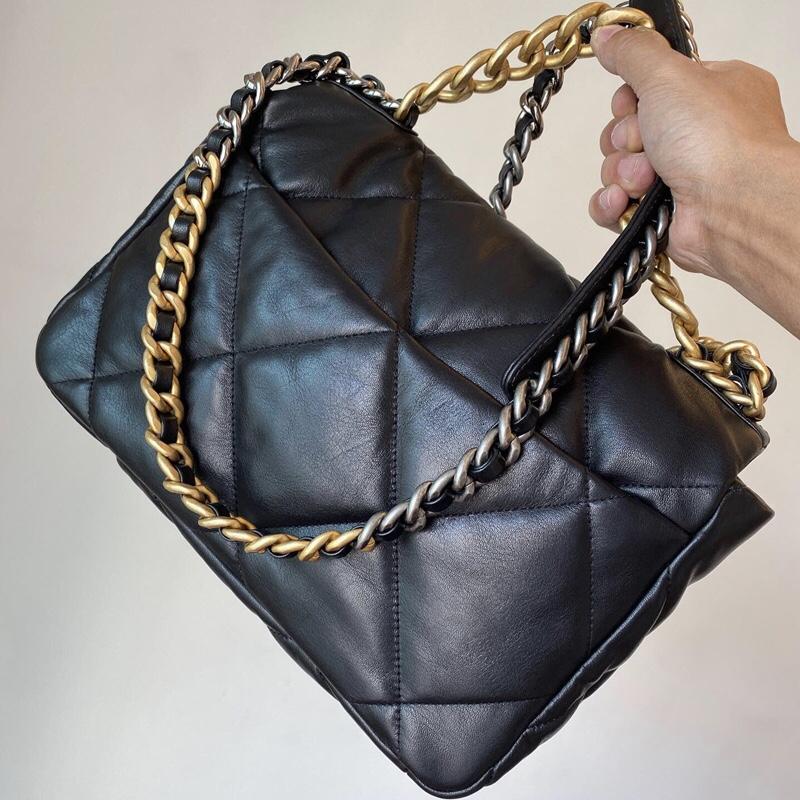 Luxurys Designers Bags Fashion Women Flap Tote Soft Handbag Diamond Lattice Leather Crossbody Bag with Gold Metal Chain Ladies Shoulder Bag, Box (no sell separately)
Luxurys Designers Bags Fashion Women Flap Tote Soft Handbag Diamond Lattice Leather Crossbody Bag with Gold Metal Chain Ladies Shoulder Bag, Box (no sell separately)