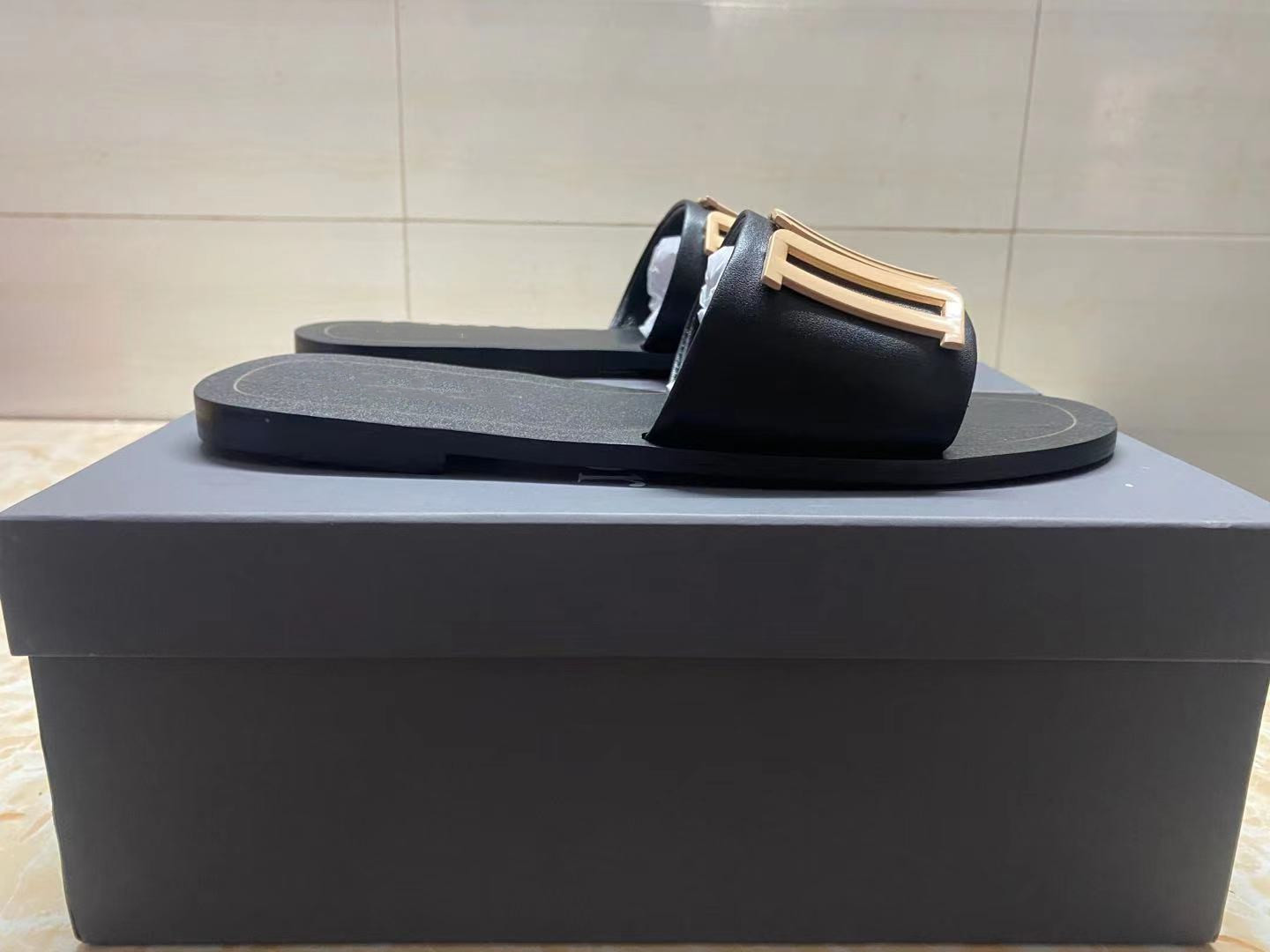 2021 new the lastest top men's women's platform high heels slippers casual shoes flat shoes latest women's sandals slippers w
2021 new the lastest top men's women's platform high heels slippers casual shoes flat shoes latest women's sandals slippers w