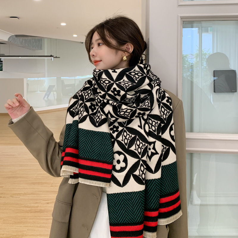 New 1854 clover air conditioner shawl in autumn winter women's widened thickened letter scarf warm and fashionable Bib
New 1854 clover air conditioner shawl in autumn winter women's widened thickened letter scarf warm and fashionable Bib
