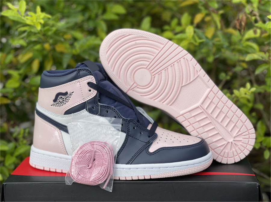 Hottest 1 High OG Atmosphere Shoes Men Women Banned Fearless Gold Toe White Laser Pink Patent Obsidian Outdoor Sports Sneakers With Original
Hottest 1 High OG Atmosphere Shoes Men Women Banned Fearless Gold Toe White Laser Pink Patent Obsidian Outdoor Sports Sneakers With Original