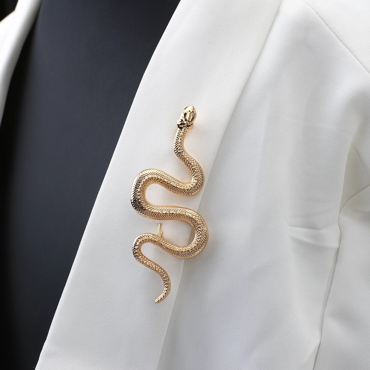 Unique Designer Snake Brooches Gold Color Women Men Lady Luxury Metal Animal Brooch Pins Party Casual Jewelry Gifts, Gray
Unique Designer Snake Brooches Gold Color Women Men Lady Luxury Metal Animal Brooch Pins Party Casual Jewelry Gifts, Gray