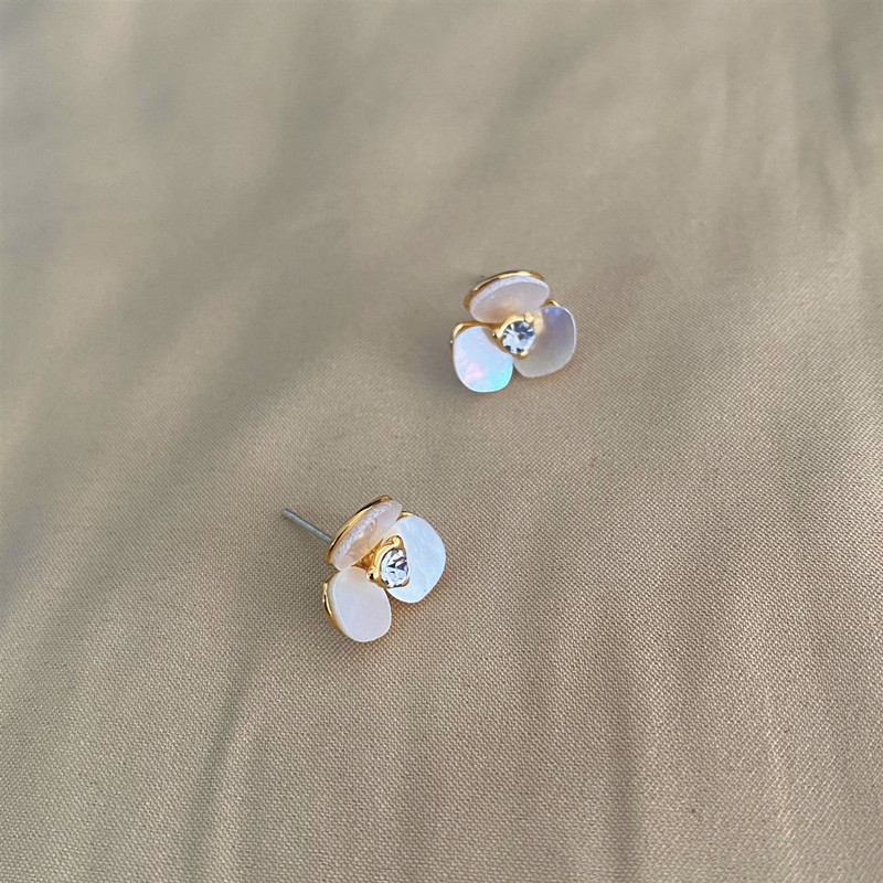 Light luxury niche wild clover Stud mOTHERofpearl earrings peach heart design ladies jewelry party gift