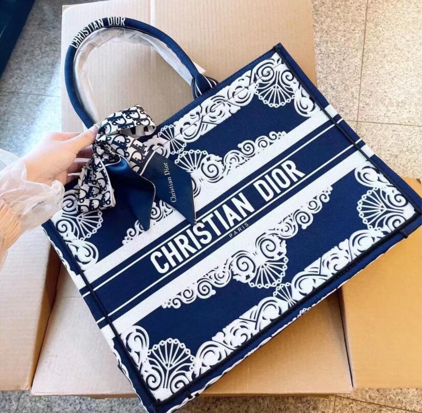 7A High Quality Fashion women Shoulder bags Pu leather chain bag Crossbody Messenger Female handbag wallet Woman's desginmer handbags purse wallets Armpit tags B013
7A High Quality Fashion women Shoulder bags Pu leather chain bag Crossbody Messenger Female handbag wallet Woman's desginmer handbags purse wallets Armpit tags B013