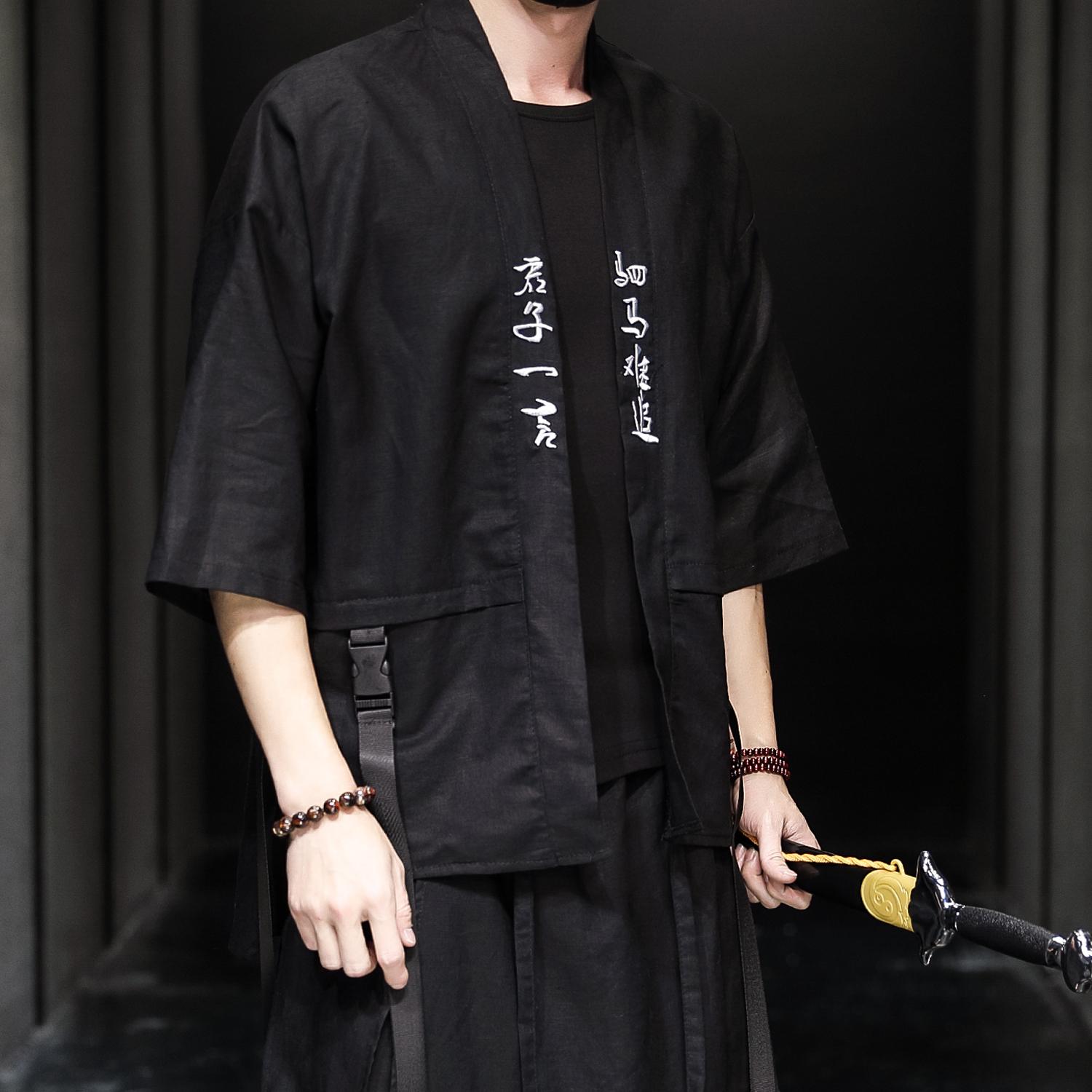 New Cotton Linen Chinese Style Kimono Cardigan Shirt Harajuku Letter Embroidery Streetwear Men Thin Jacket 2021 Summer Black L395 Qdyv
New Cotton Linen Chinese Style Kimono Cardigan Shirt Harajuku Letter Embroidery Streetwear Men Thin Jacket 2021 Summer Black L395 Qdyv
