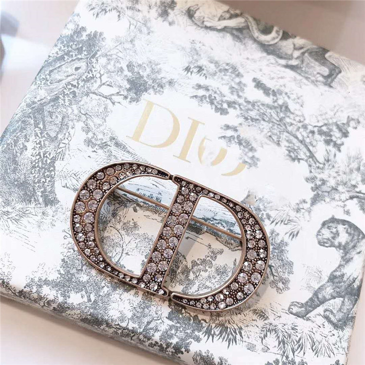 01 70%OFF D home / Dijia new CD full drill Brooch advanced feeling wheat ear letter diamond net red hair ornament, Gray 
01 70%OFF D home / Dijia new CD full drill Brooch advanced feeling wheat ear letter diamond net red hair ornament, Gray