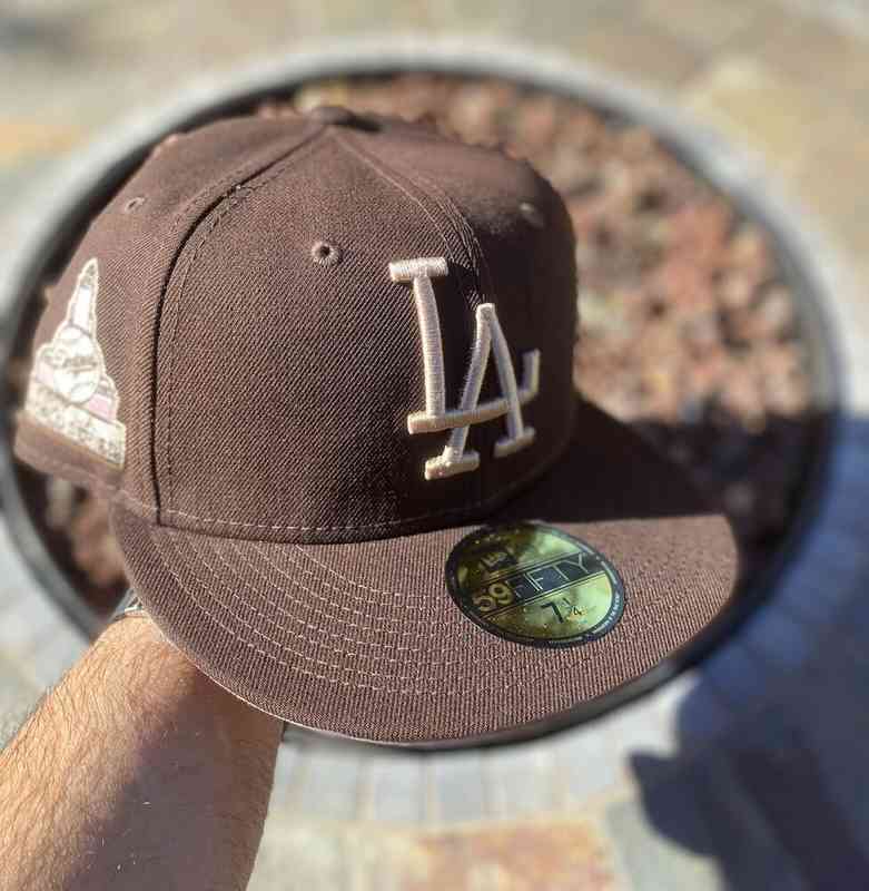 New era Los Angel Doers Mocha size 7 1 / 4 All Star patch is not installed by Hat Club, Red
New era Los Angel Doers Mocha size 7 1 / 4 All Star patch is not installed by Hat Club, Red