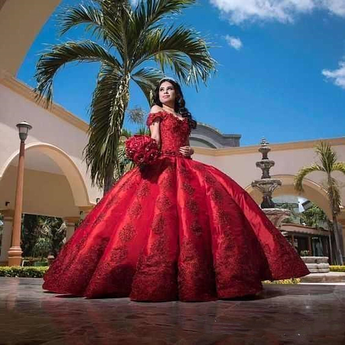 Vintage Ball Gown Dark Red Quinceanera Dresses For Girls Satin Off Shoulder Applique Lace Long Sweet 16 Prom Dresses Formal Party Gowns
