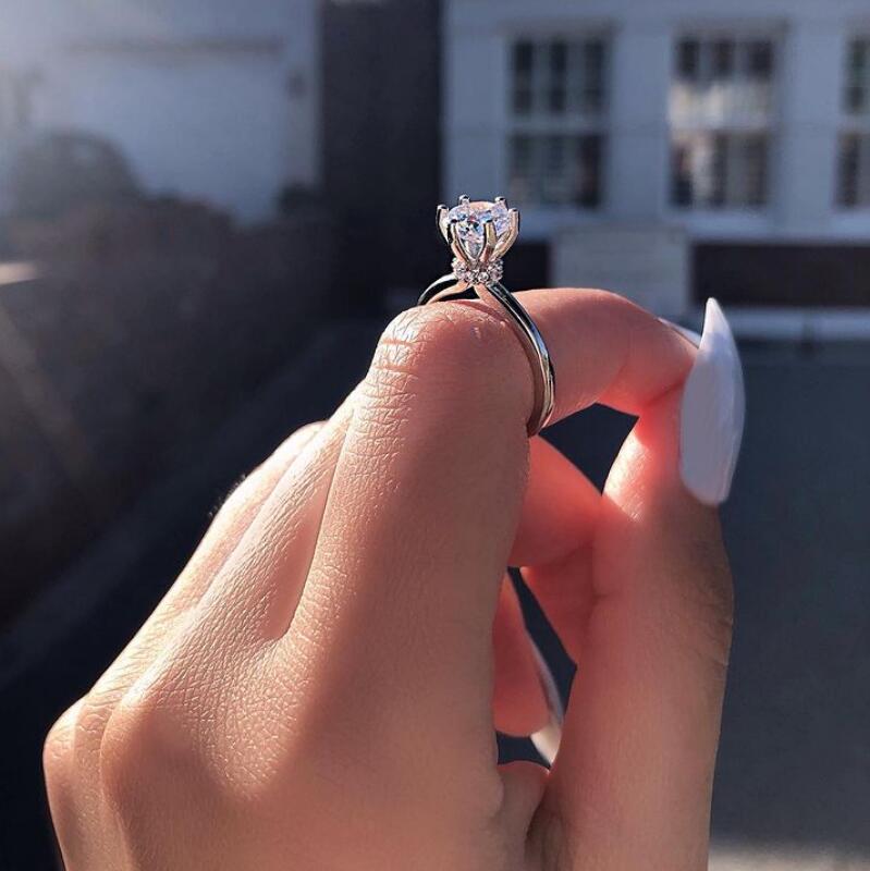 Ins Top Selg New Arrival Simple Fashion Jewelry Sterg Sier Rounc Cut White Topaz Dia Gemstones Women Wedding Band Crown Ring