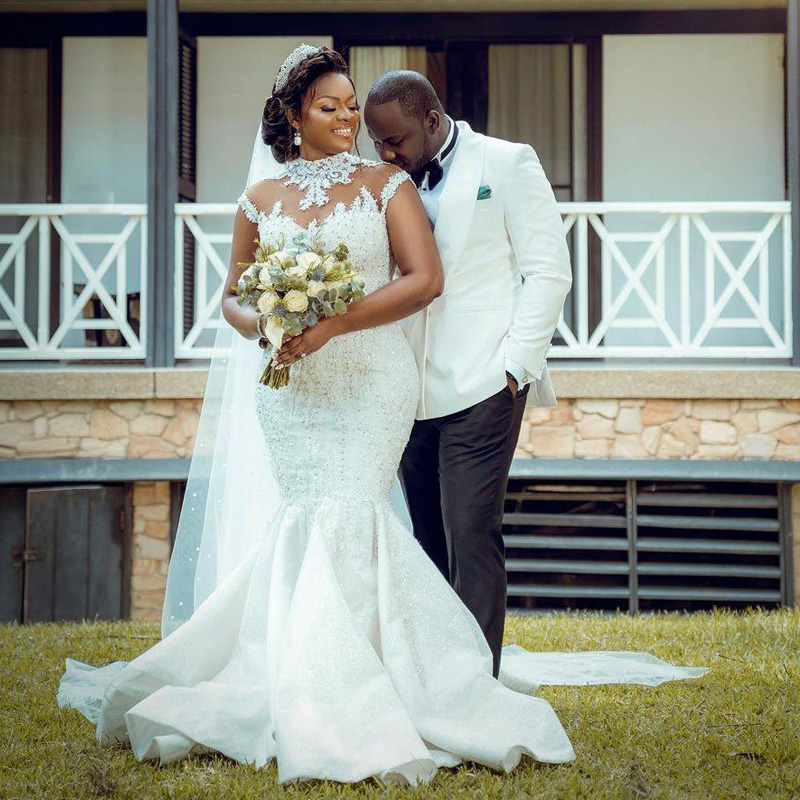 Shiny African High Neck Mermaid Wedding Dresses Appliques Lace Beads Sequins Cap Sleeve Long Plus Size Bridal Gowns Sheer Nude Neck Vestidos