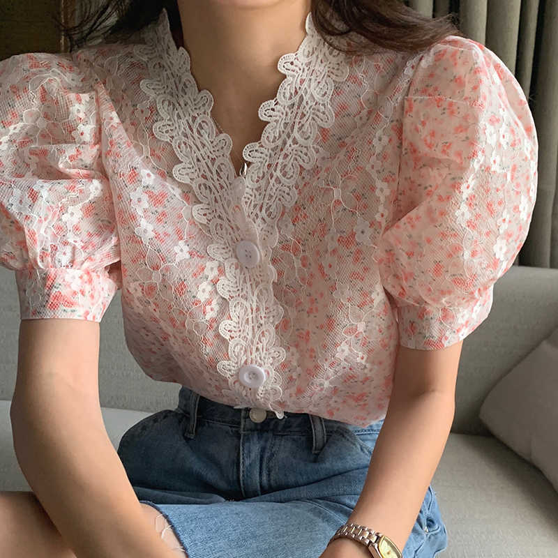 Korejpaa Women Shirt Summer Korean Chic Gentle Thin V-Neck Lace Stitching Single-Breasted Puff Sleeve Small Floral Blouses 210526