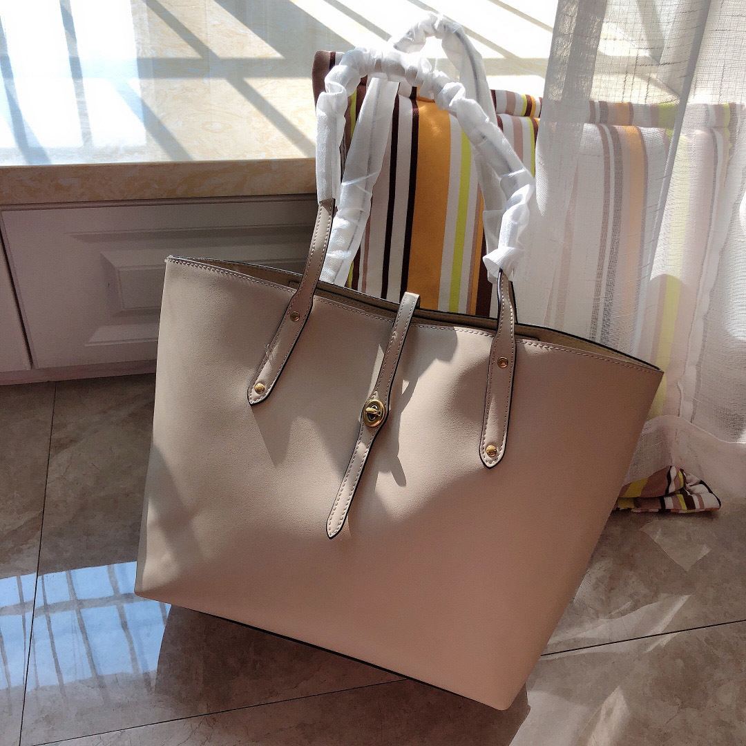 New shoulder bags Women handbag Crossbody bag brands designer handbags high quality flower printing bag purse size:31.28.15cm1, Black
New shoulder bags Women handbag Crossbody bag brands designer handbags high quality flower printing bag purse size:31.28.15cm1, Black