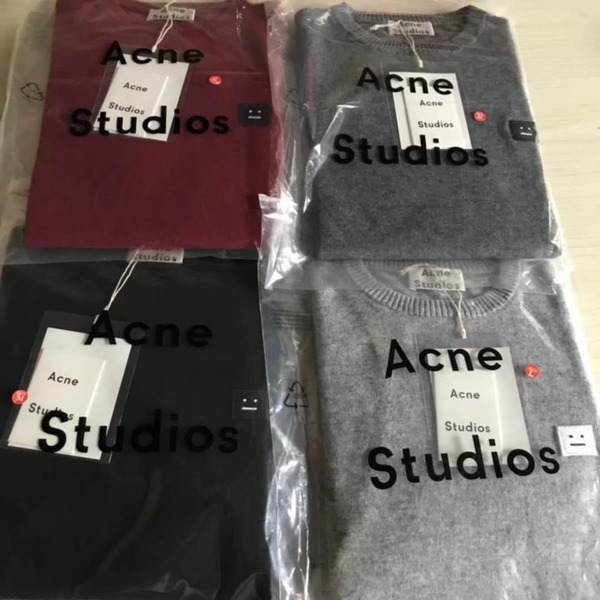 Men and Women Sweaters Acne Studios Bottoming Shirt Round Neck Loose Square Pullover Long-sleeved Cardigan
Men and Women Sweaters Acne Studios Bottoming Shirt Round Neck Loose Square Pullover Long-sleeved Cardigan