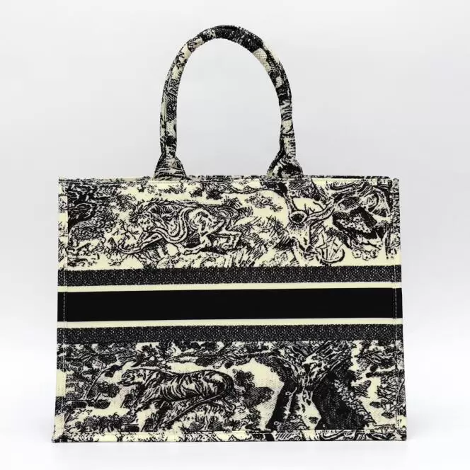 TOTES BAGS WOMEN HANDBAGS BOOKS DESIGNER WOMENS HANDBAG In Paris CLIASSIC PRINTING Street Trend Large Capacity Printing PATTEM, No have box
TOTES BAGS WOMEN HANDBAGS BOOKS DESIGNER WOMENS HANDBAG In Paris CLIASSIC PRINTING Street Trend Large Capacity Printing PATTEM, No have box