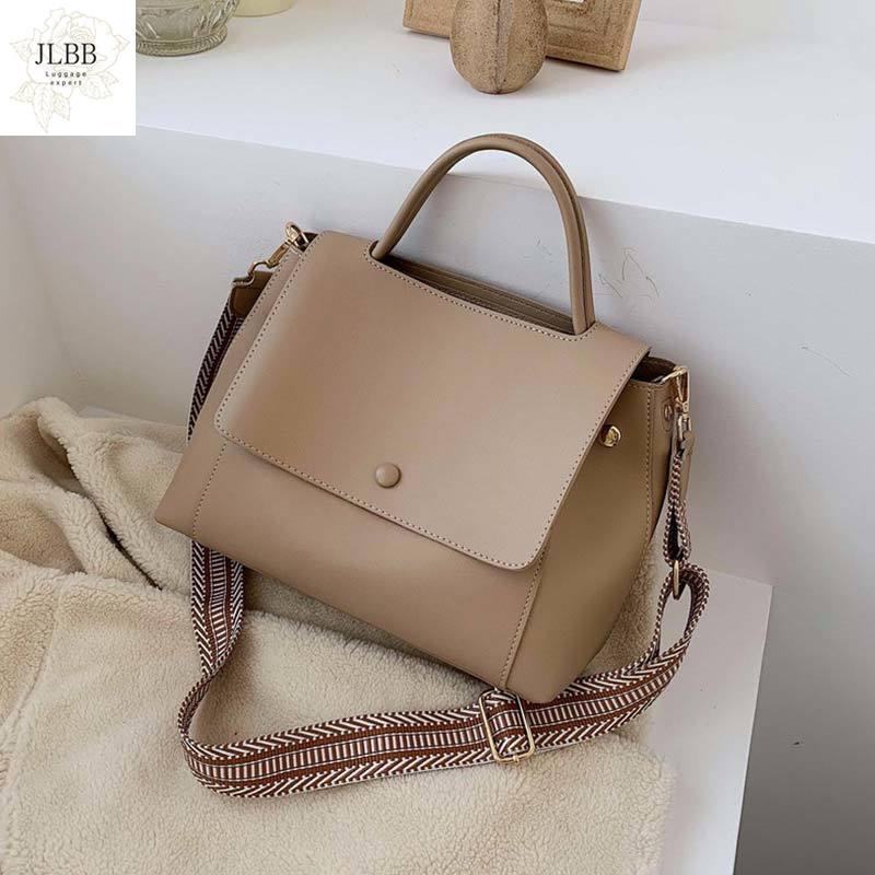 Shoulder Messenger Bag Lady Chain Travel Small Handbags Fashion Simply PU Leather Crossbody Bags For Women 2021 Solid Color, Beige
Shoulder Messenger Bag Lady Chain Travel Small Handbags Fashion Simply PU Leather Crossbody Bags For Women 2021 Solid Color, Beige