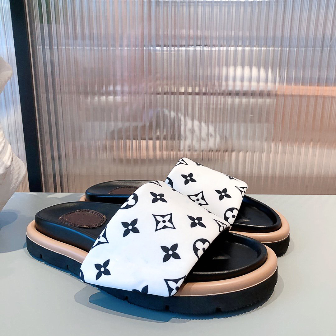 High quality summer women slippers sandals fashion and designer wide bottom casual luxury brand flat size35-40 with box, As pictuer 3
High quality summer women slippers sandals fashion and designer wide bottom casual luxury brand flat size35-40 with box, As pictuer 3