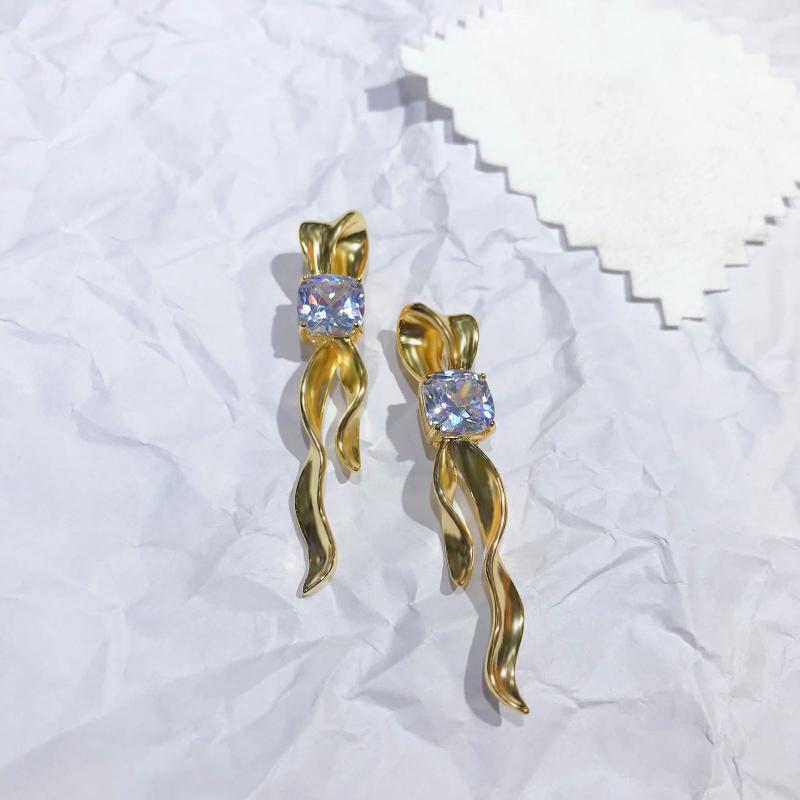 Stud Fashion Simple Gold Color Metal Dangle Earrings For Women Long Curved Wave Zircon Earring Statement Party Jewelry Wholesale, Golden;silver
Stud Fashion Simple Gold Color Metal Dangle Earrings For Women Long Curved Wave Zircon Earring Statement Party Jewelry Wholesale, Golden;silver