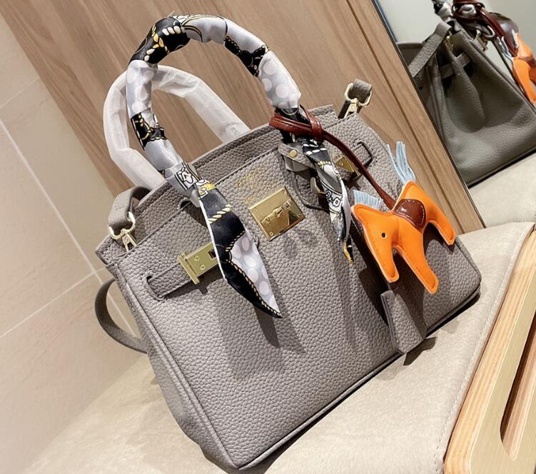 Z 2021 Top Quality Version Berkin classic Shoulder Bags hbp Designers Handbag Ladies Chain Shoulder Bag Patent Luxurys Designers bags
Z 2021 Top Quality Version Berkin classic Shoulder Bags hbp Designers Handbag Ladies Chain Shoulder Bag Patent Luxurys Designers bags