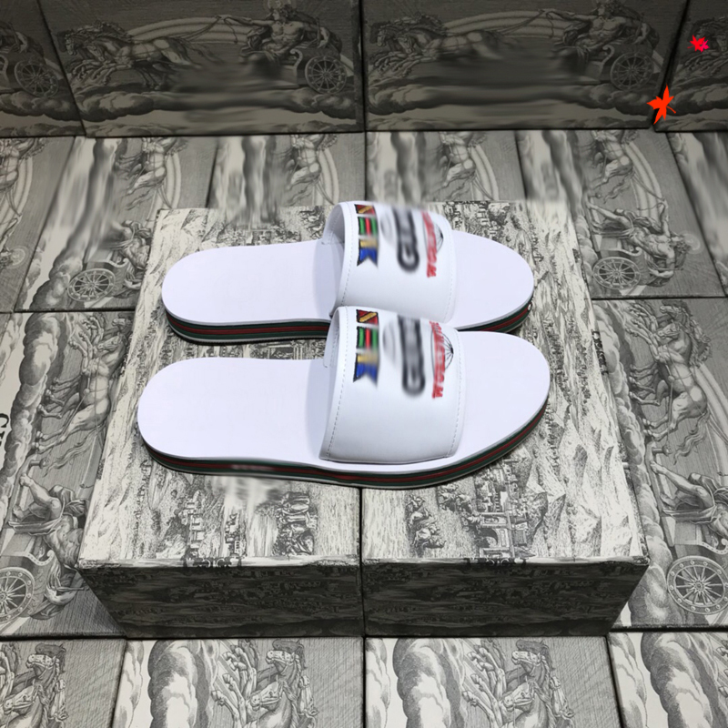 2021 Designer luxurys slippers men sandals fashion beach shoes flip flops flat non-slip classical hole slipper with box size 39-45 -G218, White
2021 Designer luxurys slippers men sandals fashion beach shoes flip flops flat non-slip classical hole slipper with box size 39-45 -G218, White