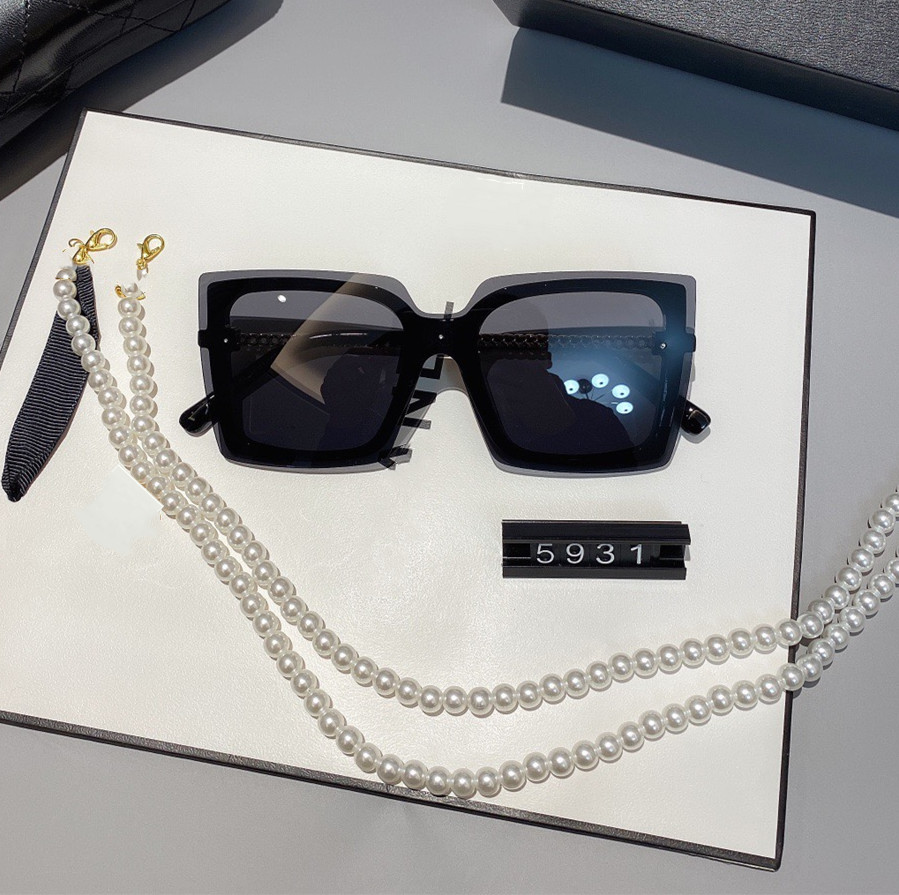 Summer high quality famous sunglasses oversized flat top ladies sun glasses chain women square frames fashion designer with packaging boxes shades Sonnenbrillen
Summer high quality famous sunglasses oversized flat top ladies sun glasses chain women square frames fashion designer with packaging boxes shades Sonnenbrillen