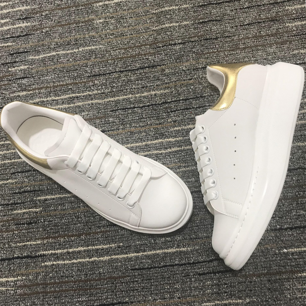 2021 Women Men shoes white smooth calfskin lace up sneaker round head rose gold grain leather details on the heel. Pair flat laces brand ton
2021 Women Men shoes white smooth calfskin lace up sneaker round head rose gold grain leather details on the heel. Pair flat laces brand ton