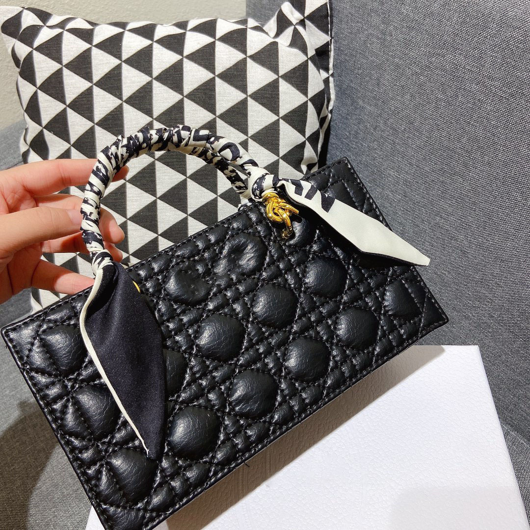 New luxury handbag designer one-shoulder handbag evening dress hourglass bag messenger handbag 24*13cm, Black
New luxury handbag designer one-shoulder handbag evening dress hourglass bag messenger handbag 24*13cm, Black