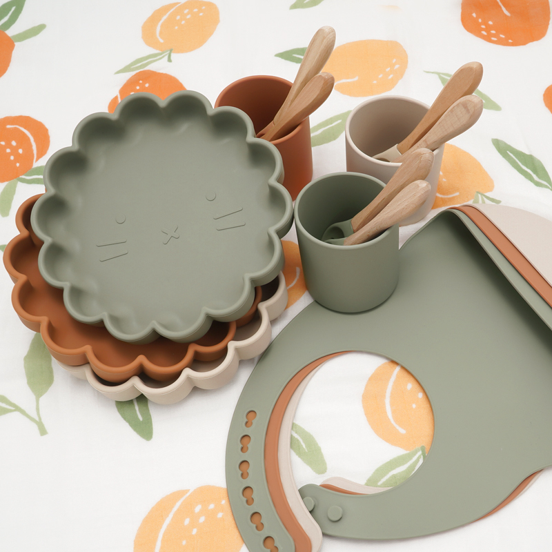 New Arrivals Wholesales Manufacturer Nordic Portable Silicone Non-slip Flower Shape Bowl placemate Edible Baby Shower Gift 210226