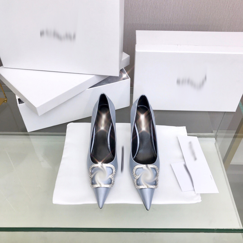 2021 Good Quality Fashion Women Luxurys Designers Shoes Designer Sandals Womens Luxury High Heels Sandal Dress Shoess With Box Size 35-41 -H556, Blue
2021 Good Quality Fashion Women Luxurys Designers Shoes Designer Sandals Womens Luxury High Heels Sandal Dress Shoess With Box Size 35-41 -H556, Blue