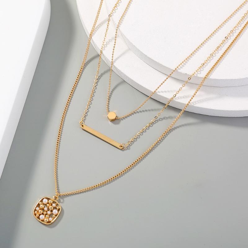 Chains 2022 Design Gold Frame Border Pearls Natural Agate Stones Square Pendant Necklace For Women Geometric Choker Chain Wholesale
Chains 2022 Design Gold Frame Border Pearls Natural Agate Stones Square Pendant Necklace For Women Geometric Choker Chain Wholesale