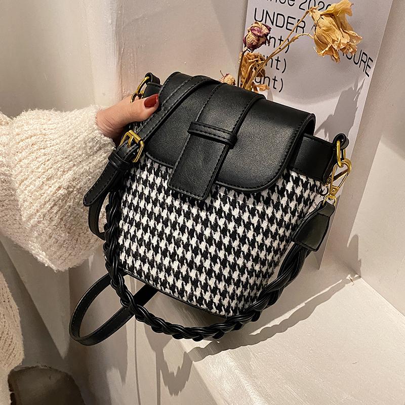 2021 Designer Bucket bag PU Leather Crossbody Bags Women 2021 Shoulder Handbag Female Travel Trend Lady tote bag, Black
2021 Designer Bucket bag PU Leather Crossbody Bags Women 2021 Shoulder Handbag Female Travel Trend Lady tote bag, Black