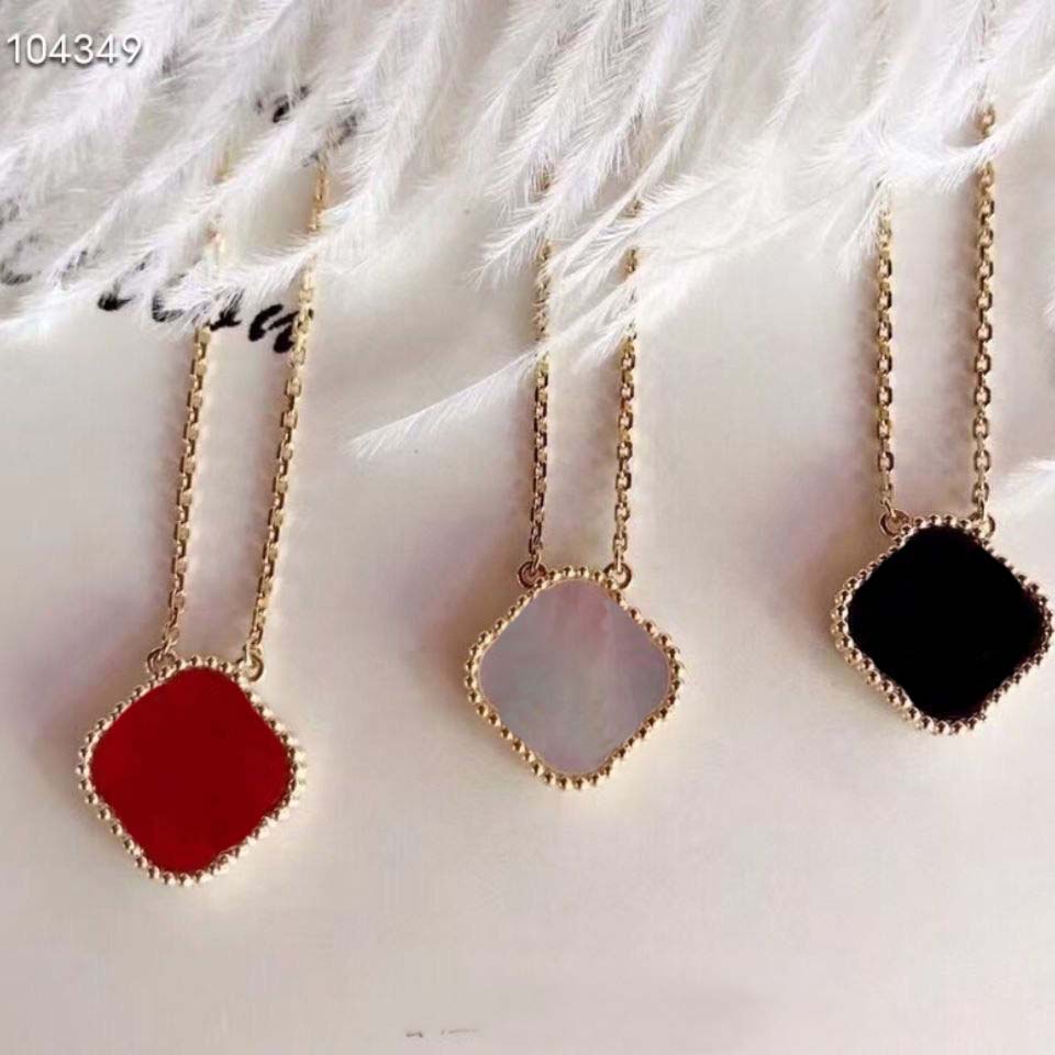 women designer Necklaces Love cleef Rings Pendant Screw necklace Party Wedding van Couple Gift Fashion Luxury with box a2
women designer Necklaces Love cleef Rings Pendant Screw necklace Party Wedding van Couple Gift Fashion Luxury with box a2