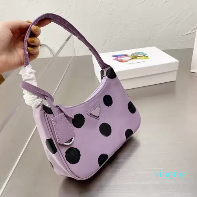 2021 Brand designer Shoulder Bags Women's high quality Re-edition tote Nylon leather Bag Fashion Luxury baguette Handbag 21*11*5 cm
2021 Brand designer Shoulder Bags Women's high quality Re-edition tote Nylon leather Bag Fashion Luxury baguette Handbag 21*11*5 cm