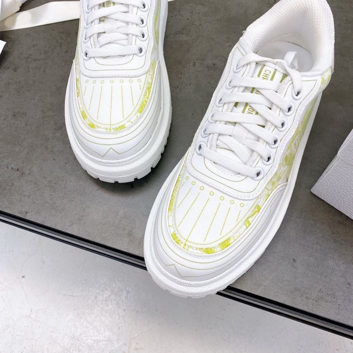 Stylish Classic Wom… - image