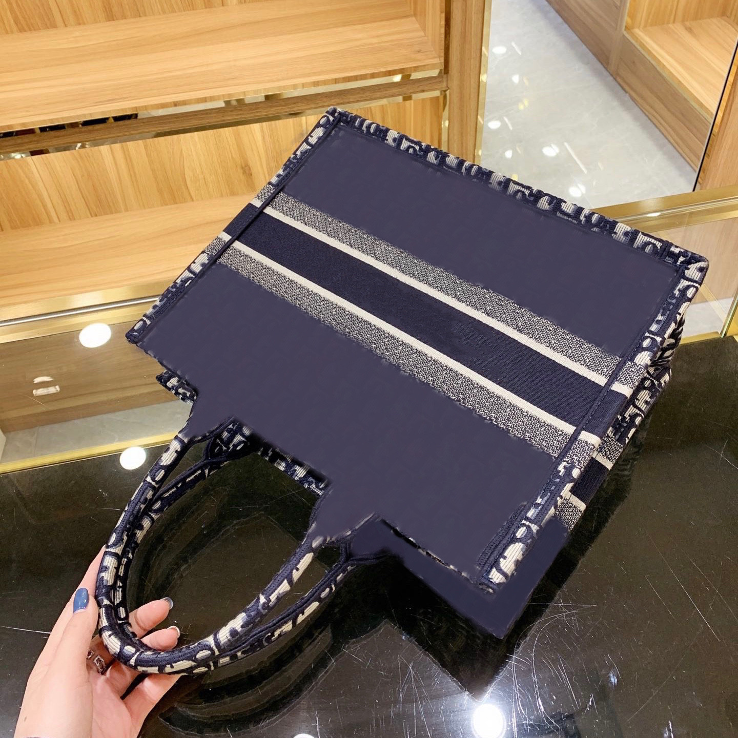 Designer Handbags For Women Fashion Brand Luxury Shoulder Bags Famous Totes, Blue 36.5cm
Designer Handbags For Women Fashion Brand Luxury Shoulder Bags Famous Totes, Blue 36.5cm
