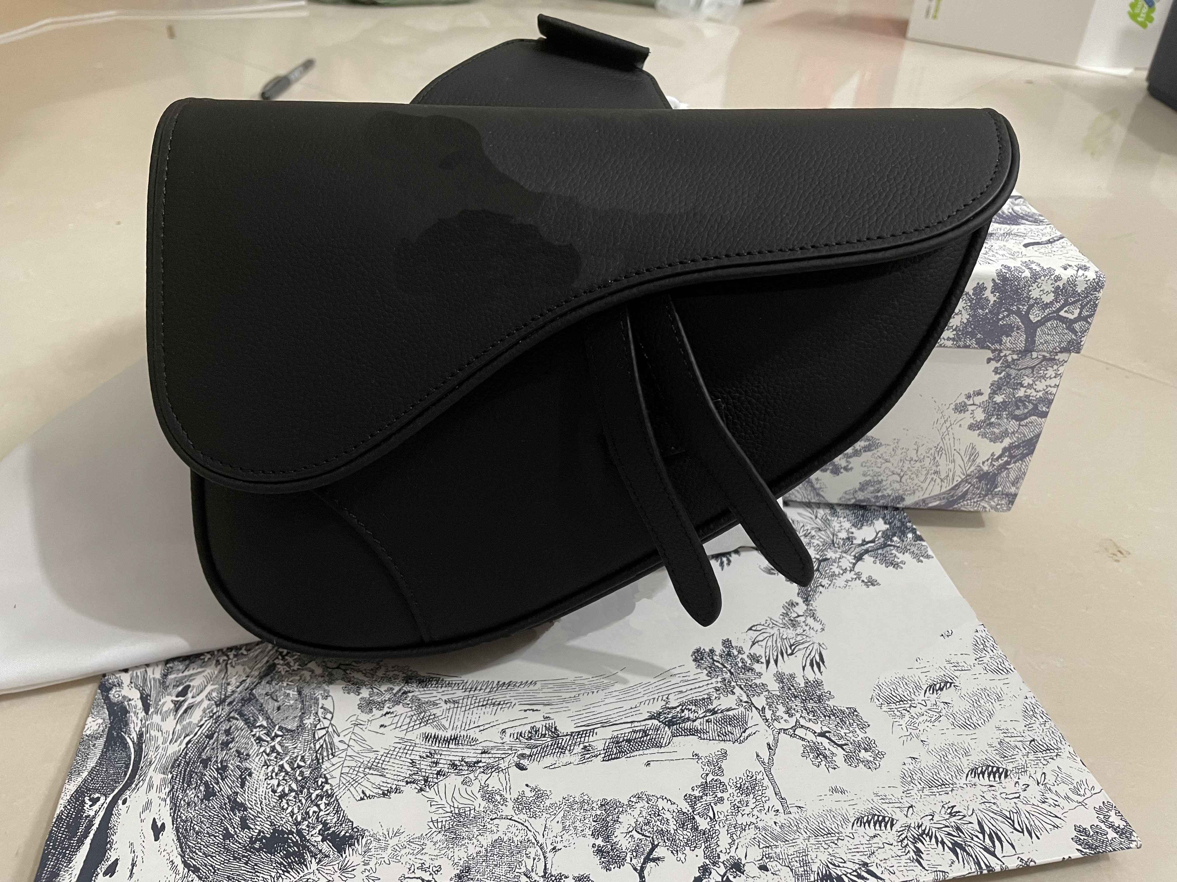 D 447 Luxurys Designers Shoulder Bag 632 Saddle bag Fine textured calfskin stitching and simple bags shape
D 447 Luxurys Designers Shoulder Bag 632 Saddle bag Fine textured calfskin stitching and simple bags shape