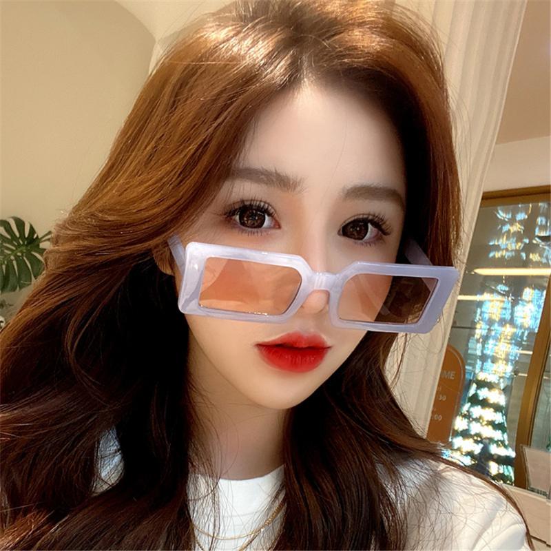 Sunglasses Jelly Color Small Rectangle For Women Female Personality Fashion Street Shooting Hip-hop Bungee Sun Glasses, White;black
Sunglasses Jelly Color Small Rectangle For Women Female Personality Fashion Street Shooting Hip-hop Bungee Sun Glasses, White;black