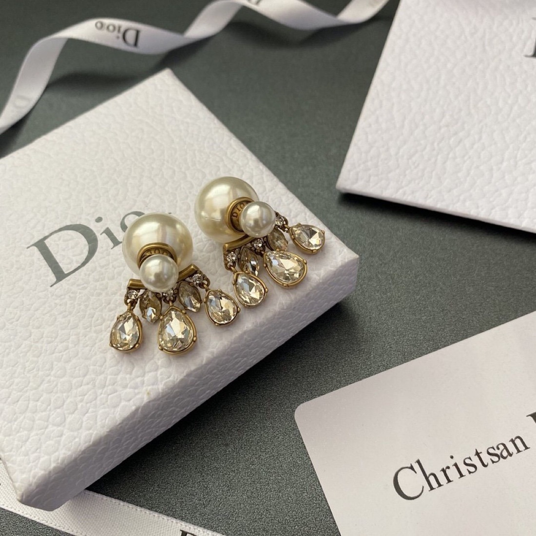 Dijia jewelry temperament gold earrings S925 silver needle women's geometric Earrings personality zircon star4, Golden
Dijia jewelry temperament gold earrings S925 silver needle women's geometric Earrings personality zircon star4, Golden