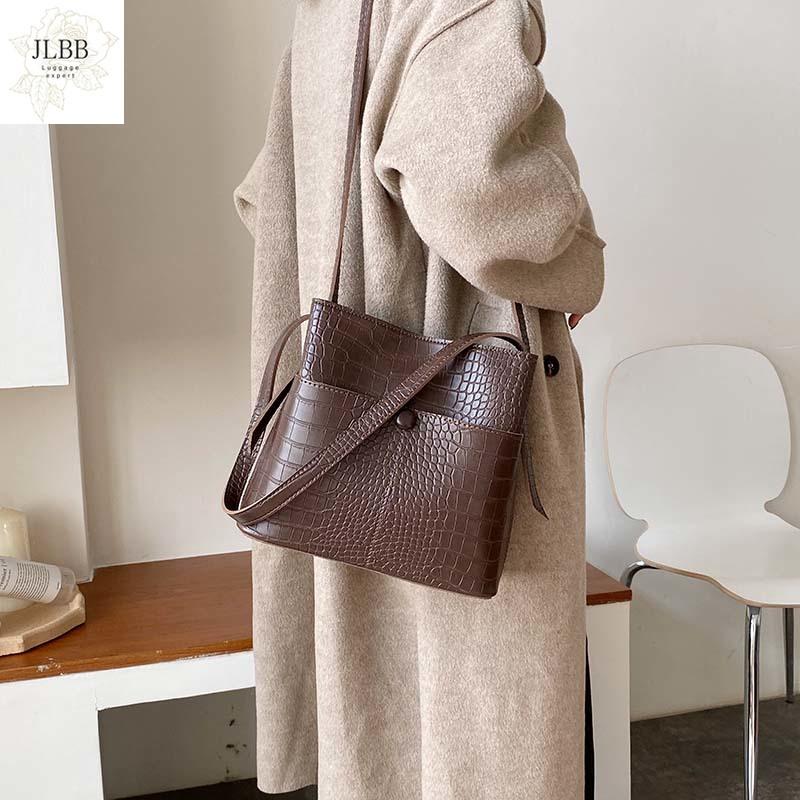 Fashion Alligator Women Shoulder Bags Designer Handbags Luxury Pu Leather Crossbody Bag Large Capacity Totes Big Buckets Bag, Black
Fashion Alligator Women Shoulder Bags Designer Handbags Luxury Pu Leather Crossbody Bag Large Capacity Totes Big Buckets Bag, Black