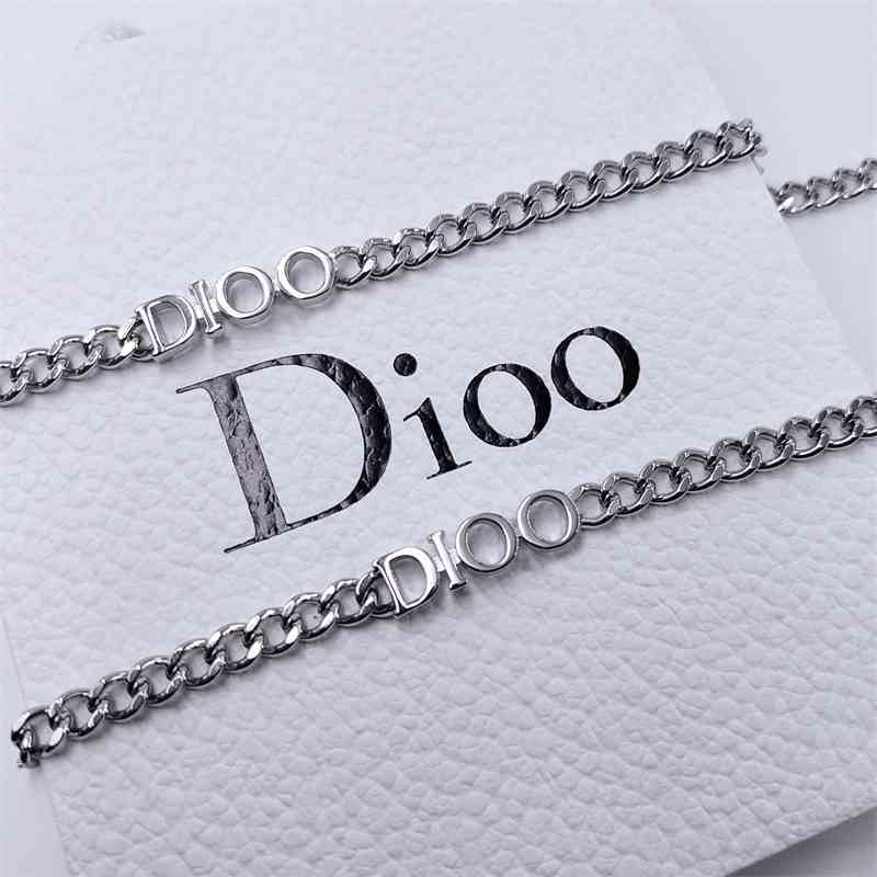 Full set of jewellery family / classic letter necklace bracelet set temperament high version women's neck chain, White box
Full set of jewellery family / classic letter necklace bracelet set temperament high version women's neck chain, White box