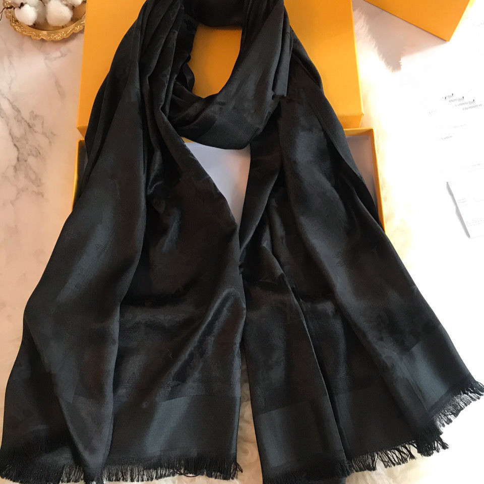 Beautiful soft fashion lady's alphabet flower cotton scarf High quality brand shawl size 180*70cm
Beautiful soft fashion lady's alphabet flower cotton scarf High quality brand shawl size 180*70cm