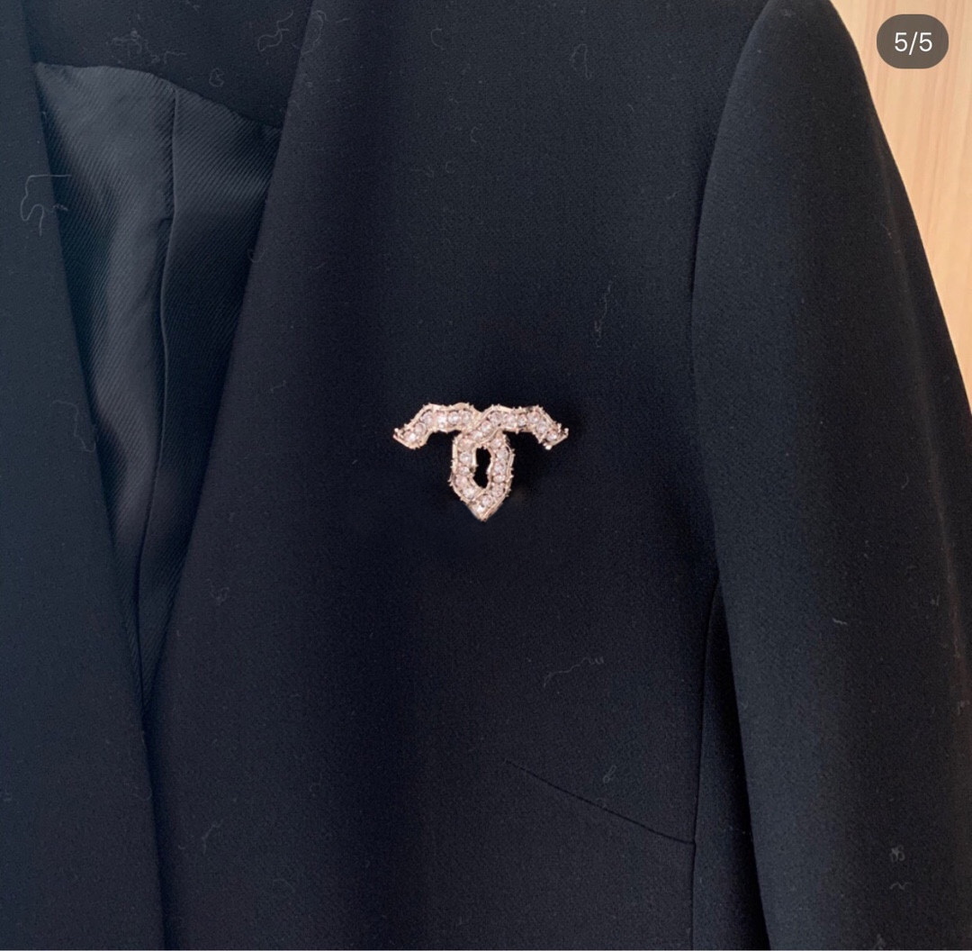 brooch jewelry customization Luxury advanced retro brooches for women men designer sale brass gold plated highest counter quality AAAAA part, Gray
brooch jewelry customization Luxury advanced retro brooches for women men designer sale brass gold plated highest counter quality AAAAA part, Gray