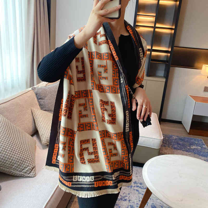 Design 2021 new autumn winter women's imitation cashmere scarf style letter color matching warm and thickened long shawl Bib
Design 2021 new autumn winter women's imitation cashmere scarf style letter color matching warm and thickened long shawl Bib