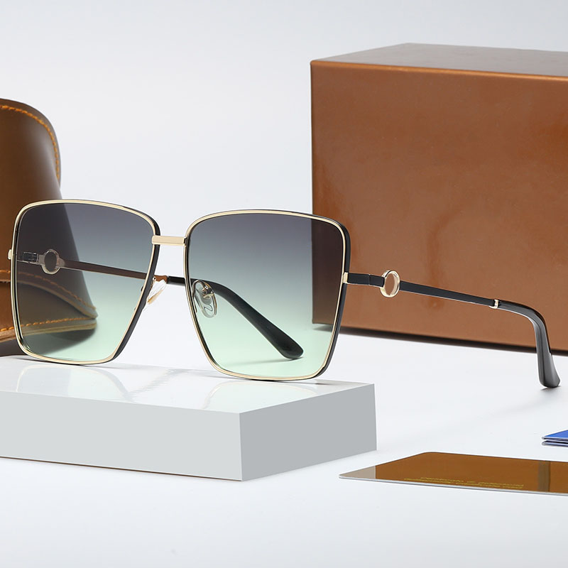 Fashion Classic design Polarized 2021 Luxury Sunglasses For Men Women Pilot Sun Glasses UV400 Eyewear Metal Frame Polaroid Lens 8932
Fashion Classic design Polarized 2021 Luxury Sunglasses For Men Women Pilot Sun Glasses UV400 Eyewear Metal Frame Polaroid Lens 8932
