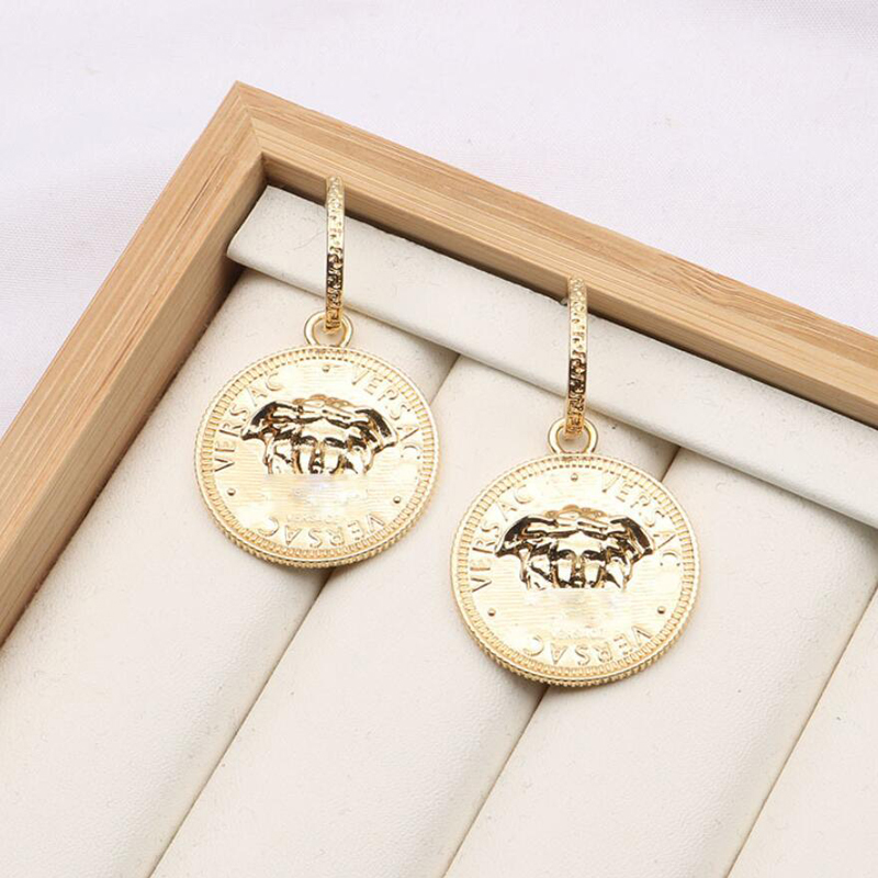 Wholesale Designer Fashion Jewelry Earrings Ear Stud Earring 925 Silver White Crystal Pearl Party Women Wedding Lovers Gift Engagement Jewellery ER0161-180
Wholesale Designer Fashion Jewelry Earrings Ear Stud Earring 925 Silver White Crystal Pearl Party Women Wedding Lovers Gift Engagement Jewellery ER0161-180