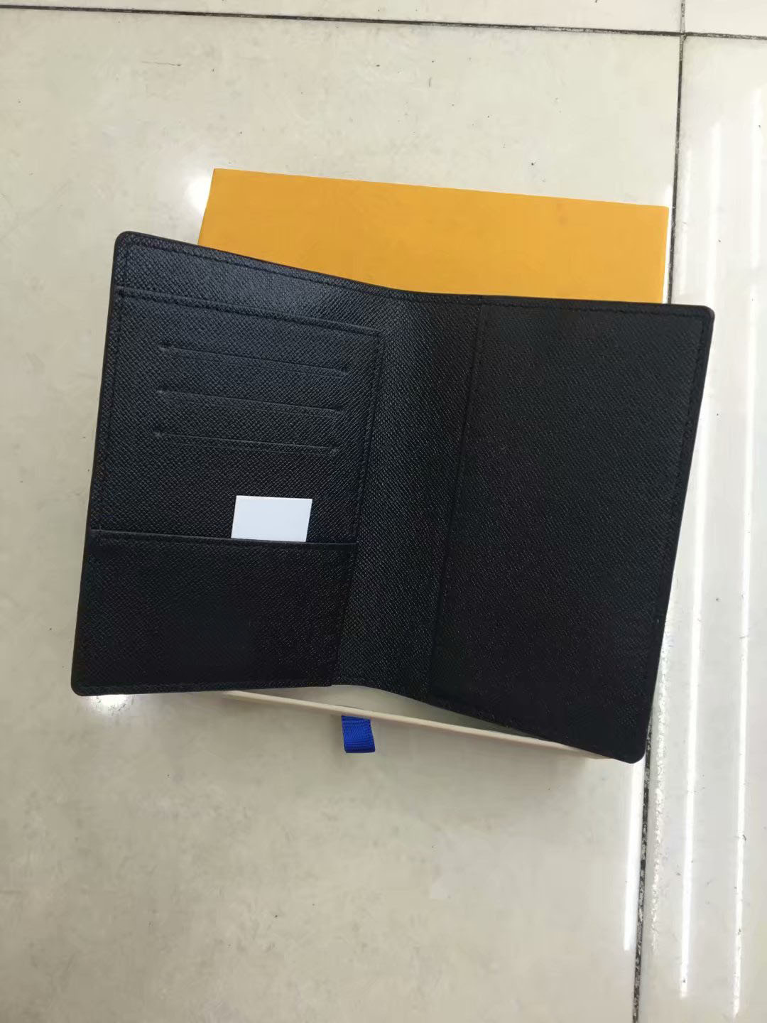top quality passport holder cover france paris style designer classic men women famous luxury covers id card with box, Red;black
top quality passport holder cover france paris style designer classic men women famous luxury covers id card with box, Red;black