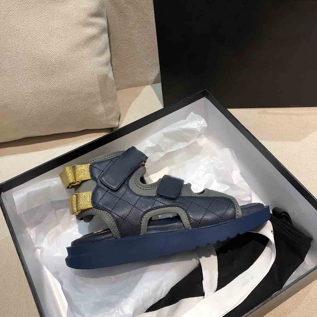 2021 spring summer women's luxury designer Sandals Fashion good quality 7 colors Genuine Leather Hook & Loop Flat heeel 35 to 40 Contact the seller customize size 41 or 42, Black
2021 spring summer women's luxury designer Sandals Fashion good quality 7 colors Genuine Leather Hook & Loop Flat heeel 35 to 40 Contact the seller customize size 41 or 42, Black