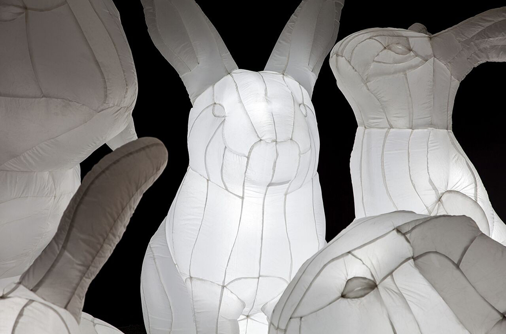 High quality glow at night LED white giant inflatable bunny easter rabbit for festival decoration