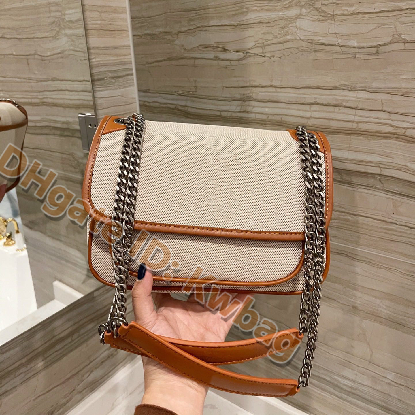 Women Classic messenger Handbags Fashionable shoulder bags Cross body Chains handbag High Quality Ladies Coin card purse Luxurys designers Flap bag wallet, No bags
Women Classic messenger Handbags Fashionable shoulder bags Cross body Chains handbag High Quality Ladies Coin card purse Luxurys designers Flap bag wallet, No bags