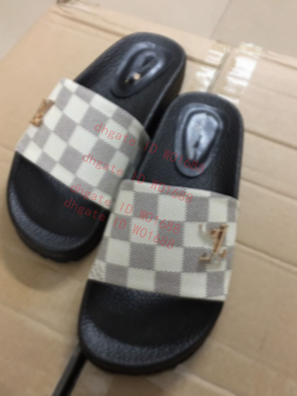 YY11 women ladies slippers Flat platform sandals Rubber slide Floral brocade Gear bottoms flip flops Bee striped Beach causal slipper NO BOX, Black
YY11 women ladies slippers Flat platform sandals Rubber slide Floral brocade Gear bottoms flip flops Bee striped Beach causal slipper NO BOX, Black